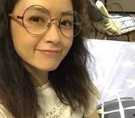 网红假装明星网恋大妈,与“明星”网恋，揭秘网络虚拟世界的奇幻之旅