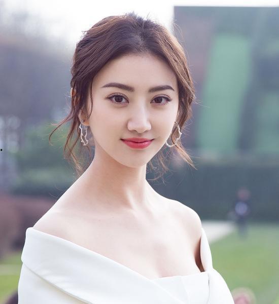 2个女明星网红,揭秘两位女明星的网红之路”
