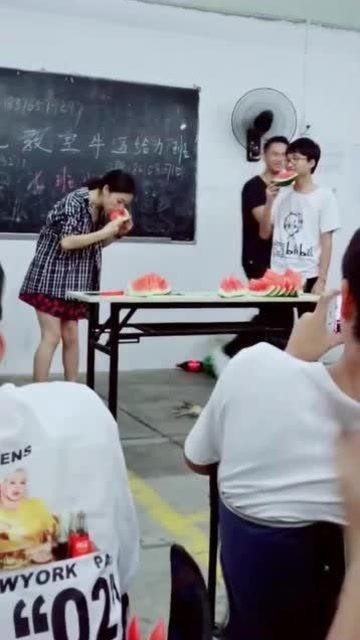 最新吃瓜热门事件女老师,揭秘背后惊人真相！