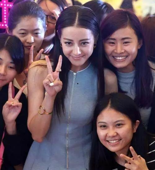 明星网红同台路人视角,路人视角下的璀璨瞬间