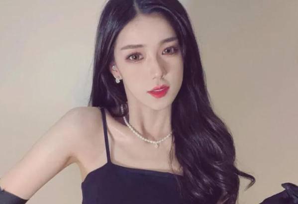 美女明星网红图片,揭秘美女明星的时尚魅力瞬间