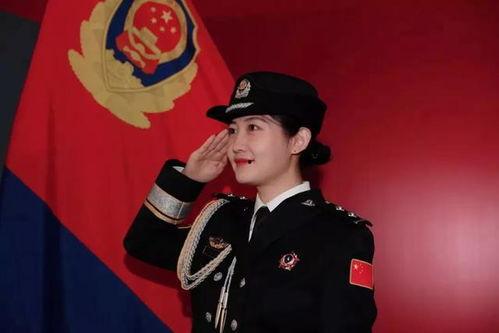 明星网红跟警察拍照,明星网红与警察的温馨合影瞬间