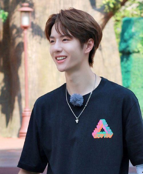 吃瓜爆料王一博圈内恋情,娱乐圈新恋情引发热议