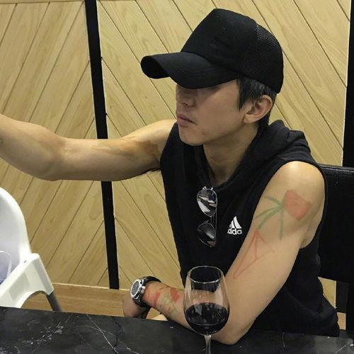 明星网红绷带是谁,揭秘网红绷带的魅力与影响力