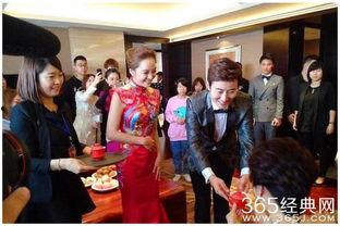 明星网红结婚跪拜父母,新郎跪拜父母环节感动全场