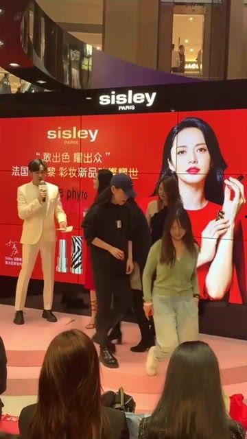 商场偶遇明星网红文案,现场星光熠熠！
