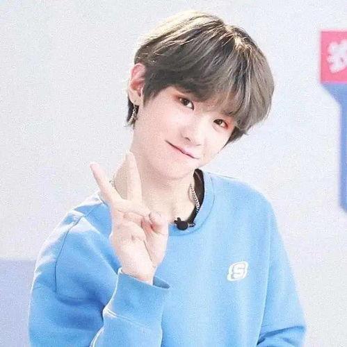 黄明昊吃瓜爆料图片大全,揭秘娱乐圈幕后真相瞬间