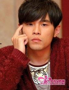 长头发男明星网红,揭秘长头发男明星网红的时尚风采